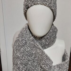Barefoot Dreams Soft Gray Hat And Scarf